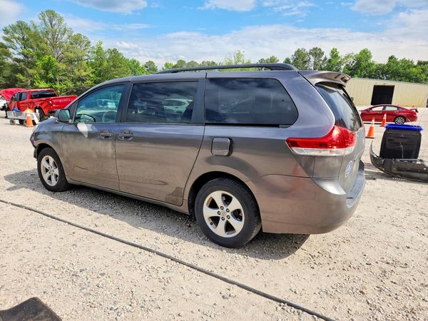 2012 TOYOTA SIENNA