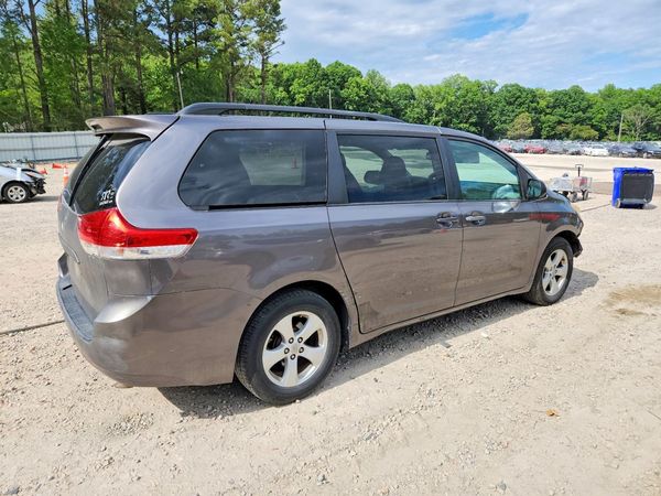 2012 TOYOTA SIENNA