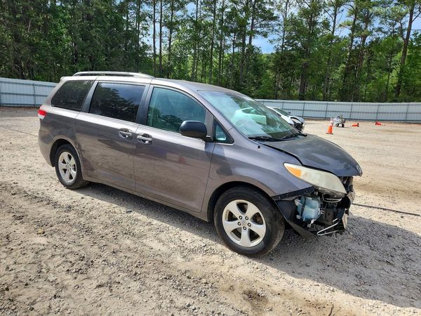 2012 TOYOTA SIENNA