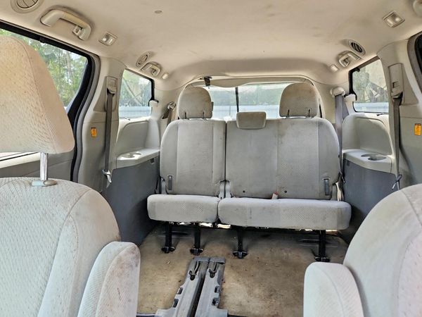 2012 TOYOTA SIENNA