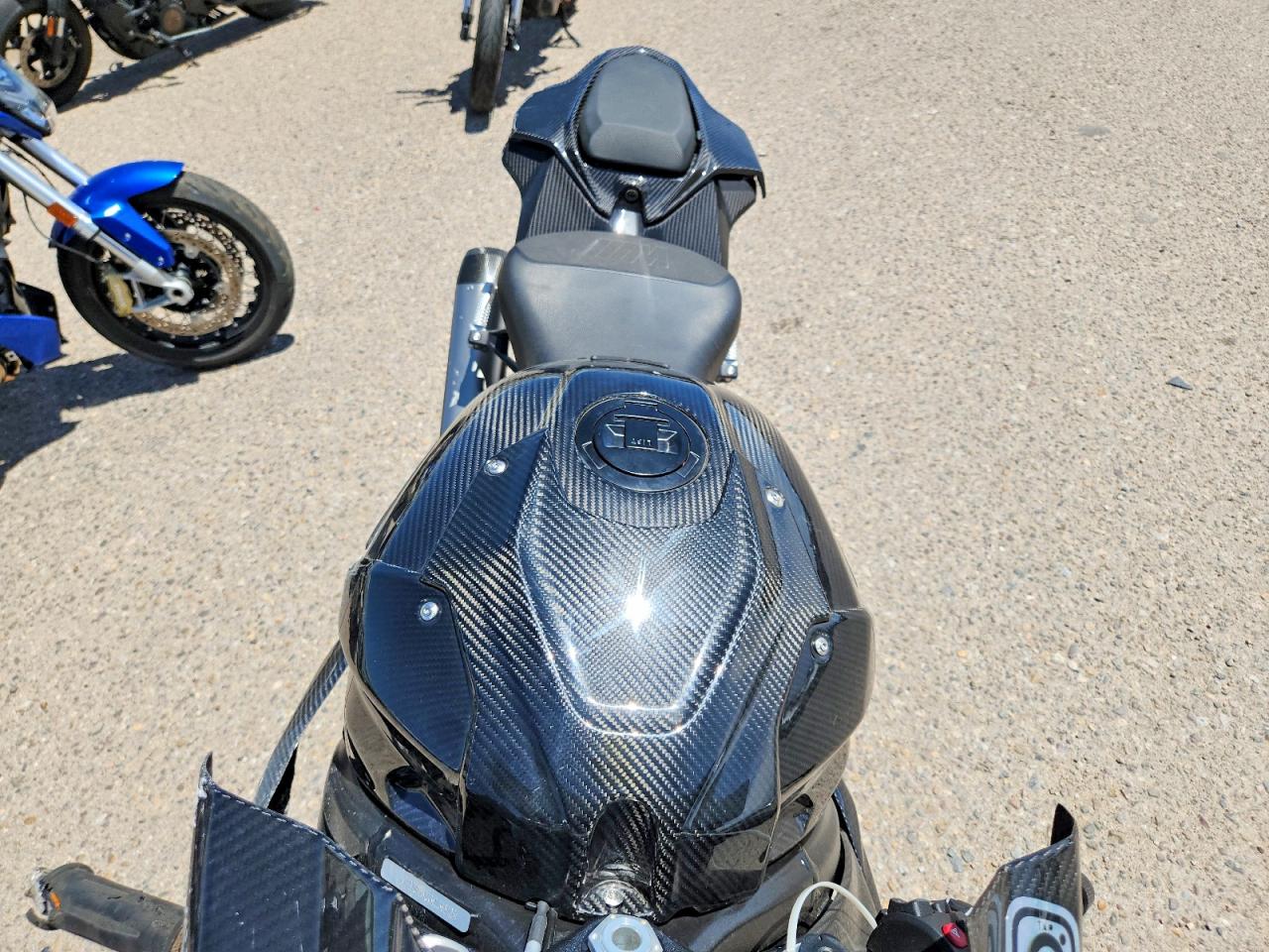 2025 BMW S 1000