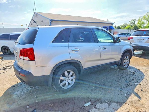 2013 KIA SORENTO Base / LX