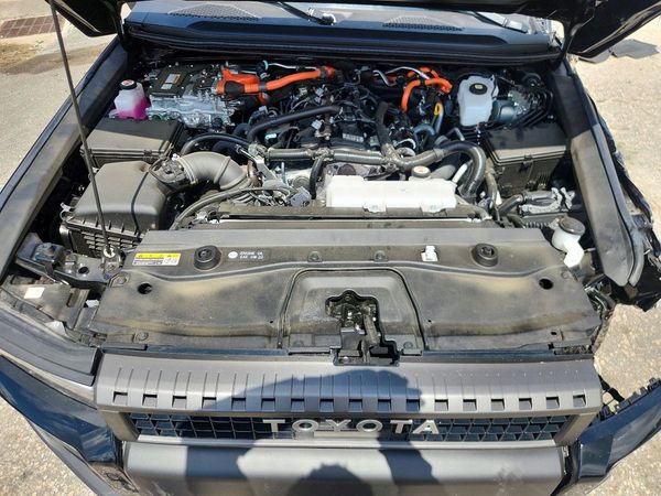 2026 TOYOTA LAND CRUIS — Engine bay