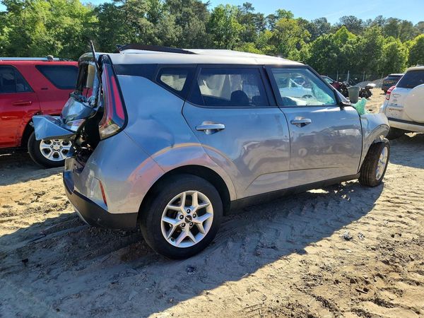 2023 KIA SOUL LX, S