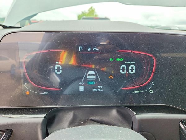 2023 KIA NIRO SX