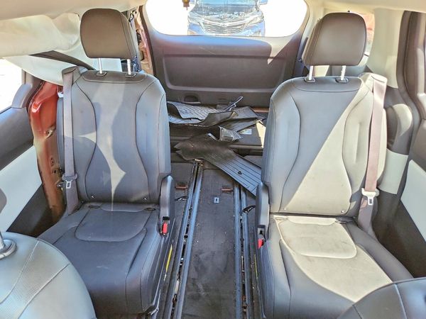 2024 KIA CARNIVAL LX, LX Seat Package