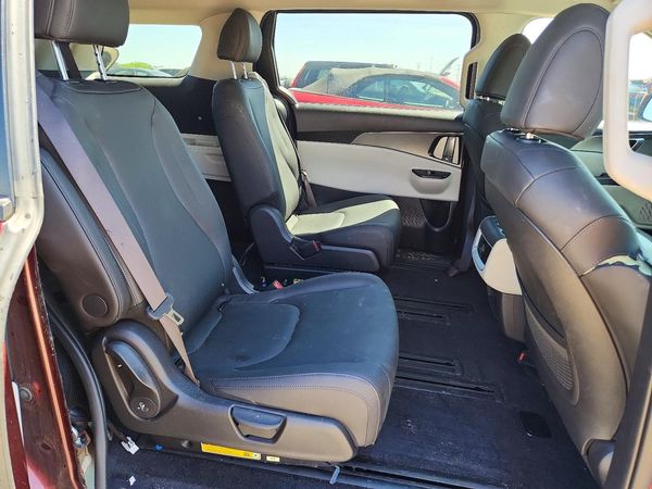 2024 KIA CARNIVAL LX, LX Seat Package