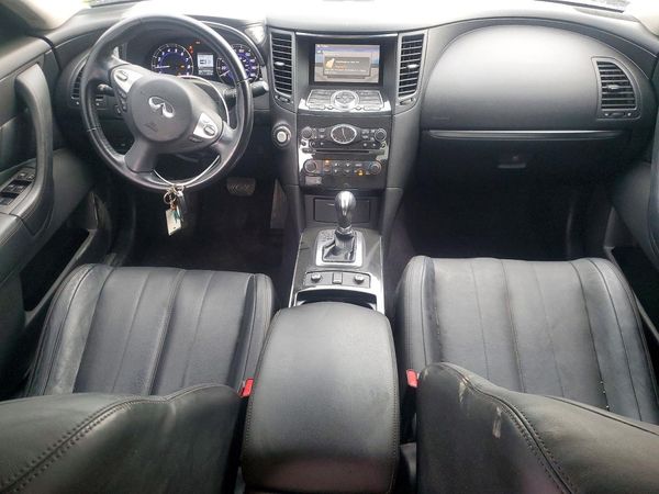 2017 INFINITI QX70