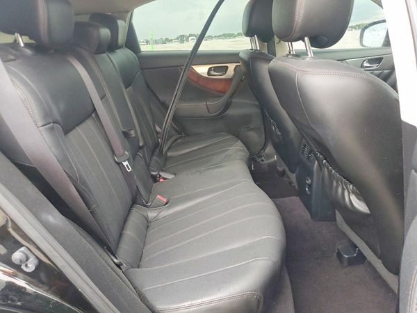 2017 INFINITI QX70