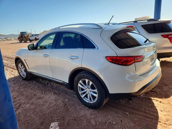 2016 INFINITI QX70