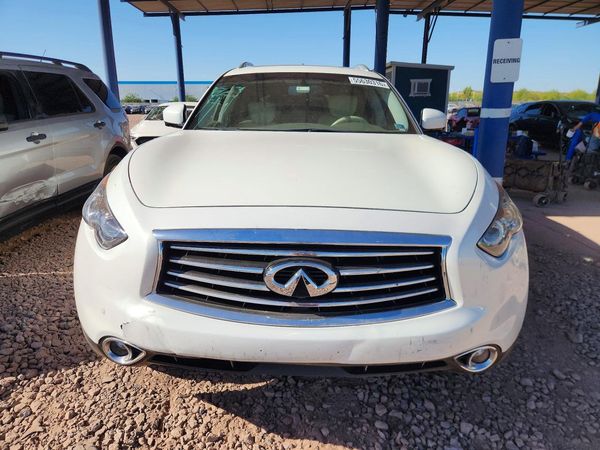 2016 INFINITI QX70
