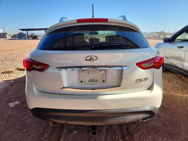 2016 INFINITI QX70