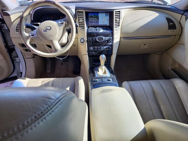 2016 INFINITI QX70