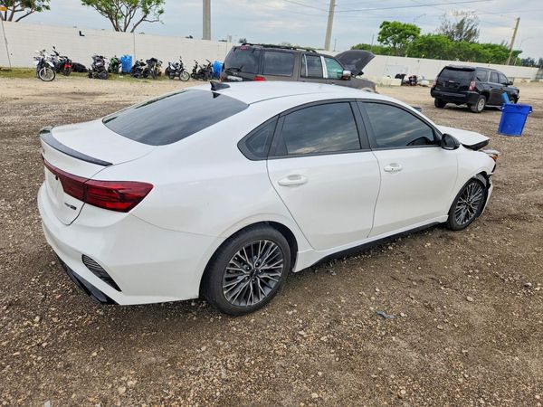 2024 KIA FORTE GT Line