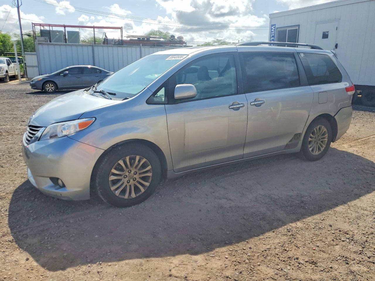 2012 TOYOTA SIENNA