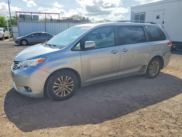 2012 TOYOTA SIENNA