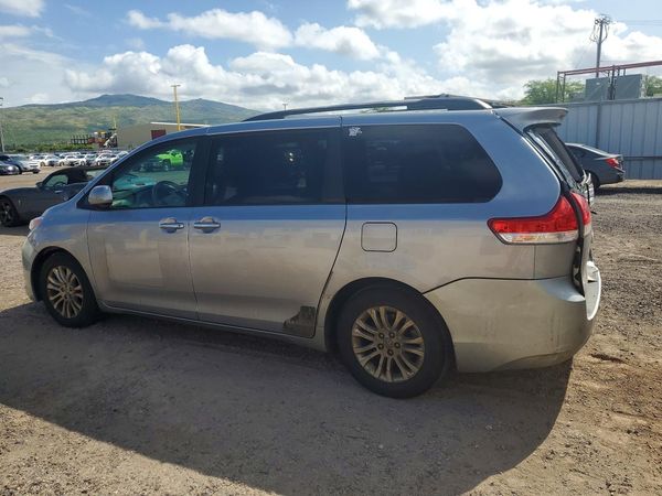 2012 TOYOTA SIENNA