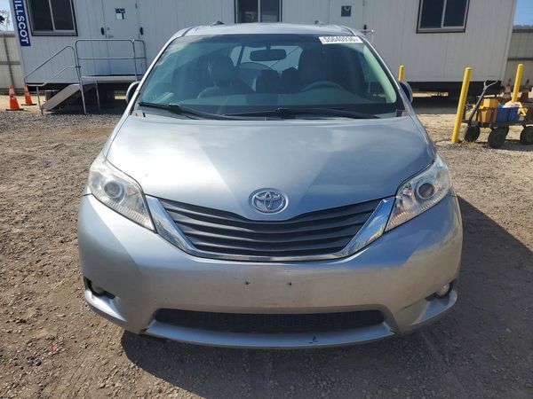 2012 TOYOTA SIENNA