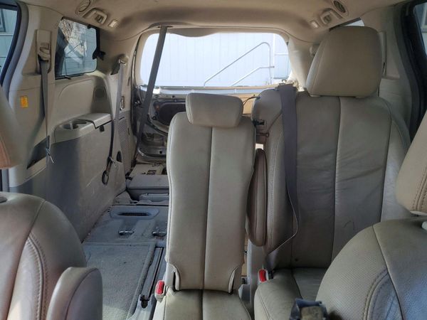 2012 TOYOTA SIENNA