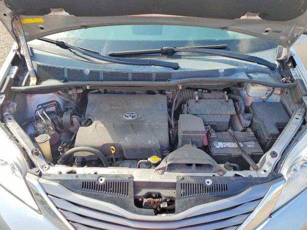 2012 TOYOTA SIENNA