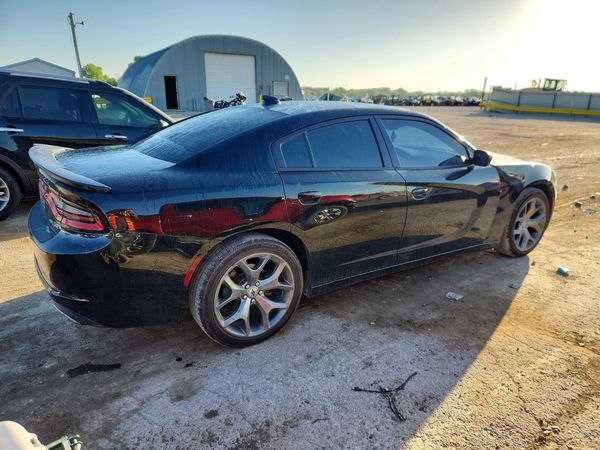 2017 DODGE CHARGER SXT