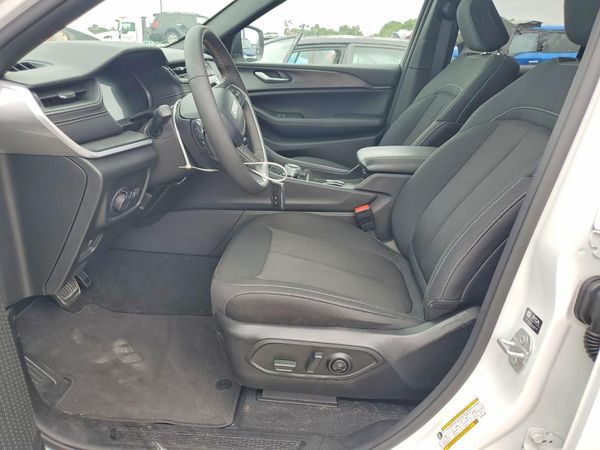 2024 JEEP GRAND CHEROKEE LAREDO 4X2