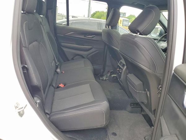 2024 JEEP GRAND CHEROKEE LAREDO 4X2