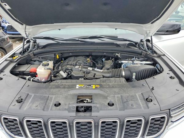 2024 JEEP GRAND CHEROKEE LAREDO 4X2