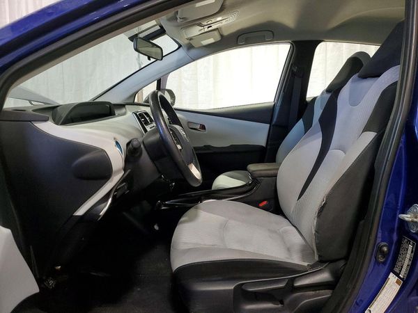 2016 TOYOTA PRIUS
