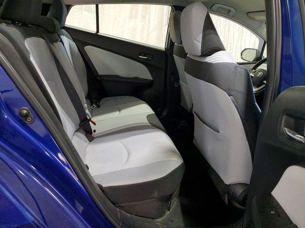 2016 TOYOTA PRIUS