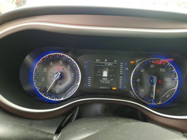 2023 CHRYSLER VOYAGER LX