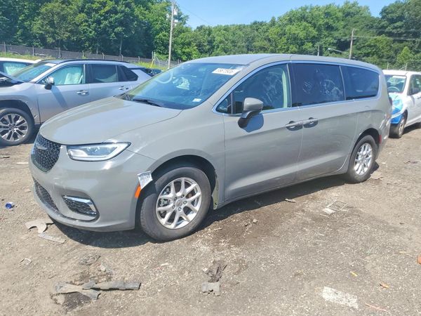 2023 CHRYSLER PACIFICA Touring L — Front 3/4