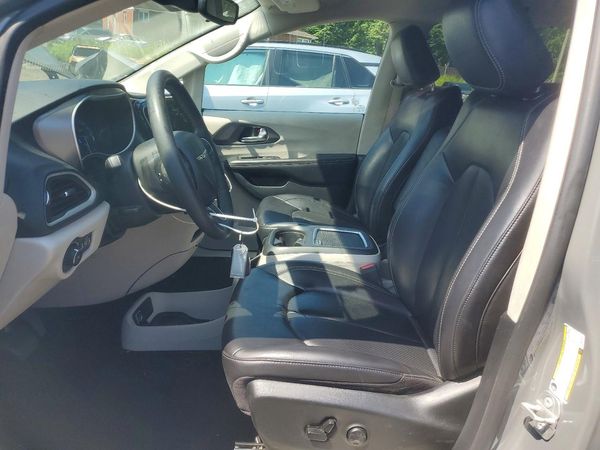 2023 CHRYSLER PACIFICA Touring L — DENT