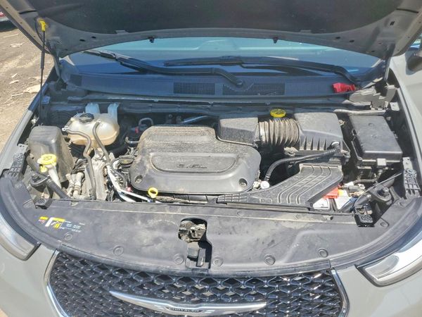 2023 CHRYSLER PACIFICA Touring L — Engine bay