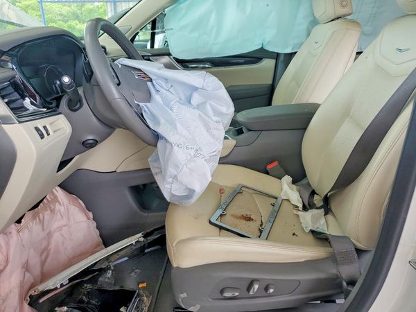 2020 CADILLAC XT6 Premium Luxury — DENT