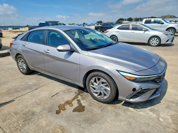 2024 HYUNDAI ELANTRA