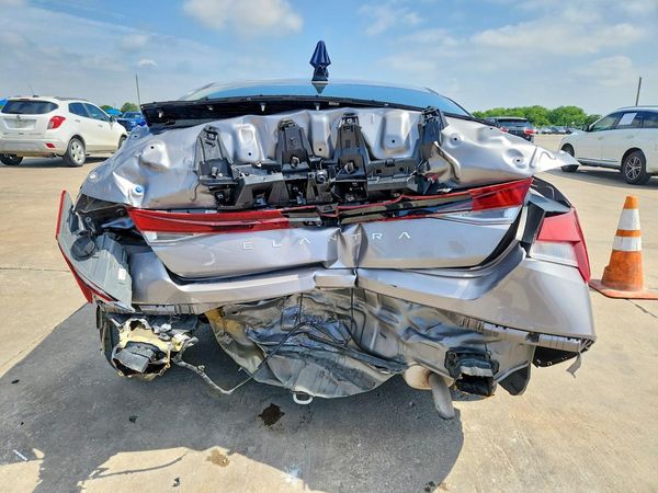 2024 HYUNDAI ELANTRA