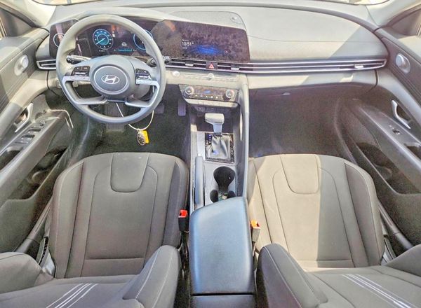 2024 HYUNDAI ELANTRA