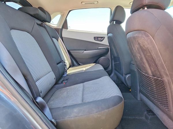 2018 HYUNDAI KONA SEL with Tech Pkg