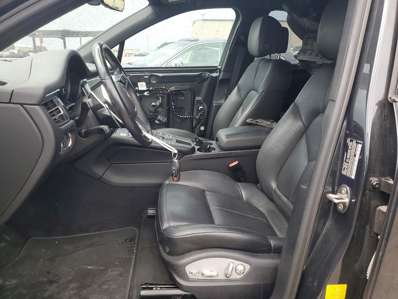 2021 PORSCHE MACAN Base