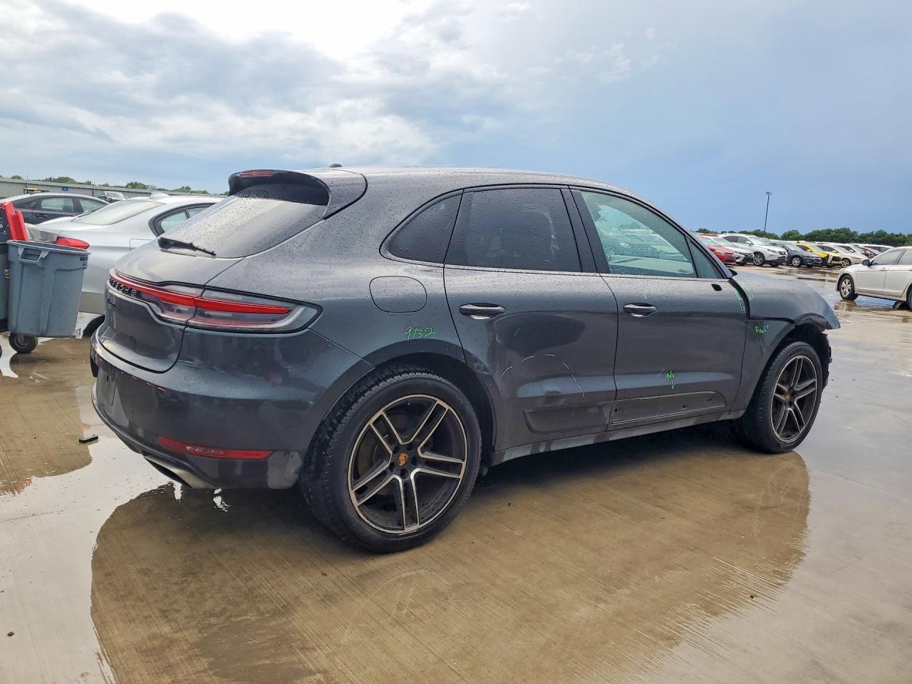 2021 PORSCHE MACAN Base