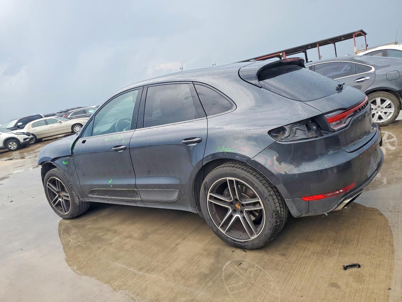 2021 PORSCHE MACAN Base