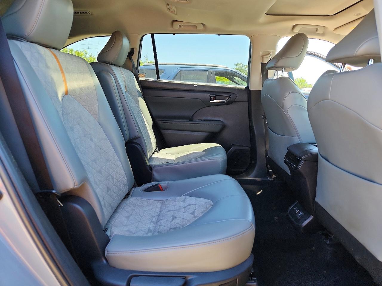 2022 TOYOTA HIGHLANDER HYBRID Special Edition