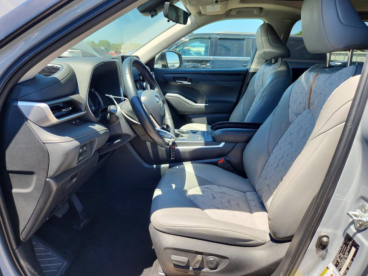 2022 TOYOTA HIGHLANDER HYBRID Special Edition