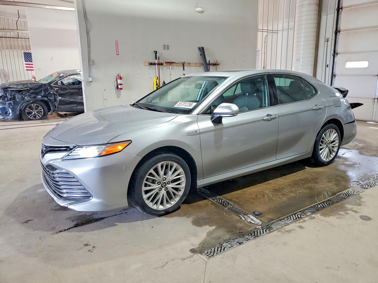 2020 TOYOTA CAMRY XLE