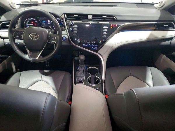 2020 TOYOTA CAMRY XLE