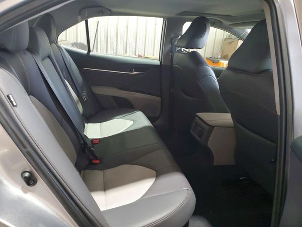 2020 TOYOTA CAMRY XLE