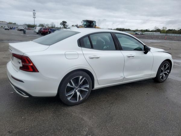 2021 VOLVO S60