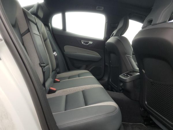 2021 VOLVO S60
