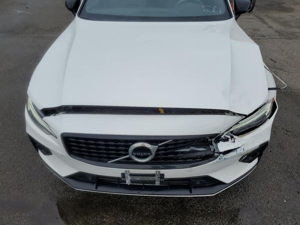 2021 VOLVO S60